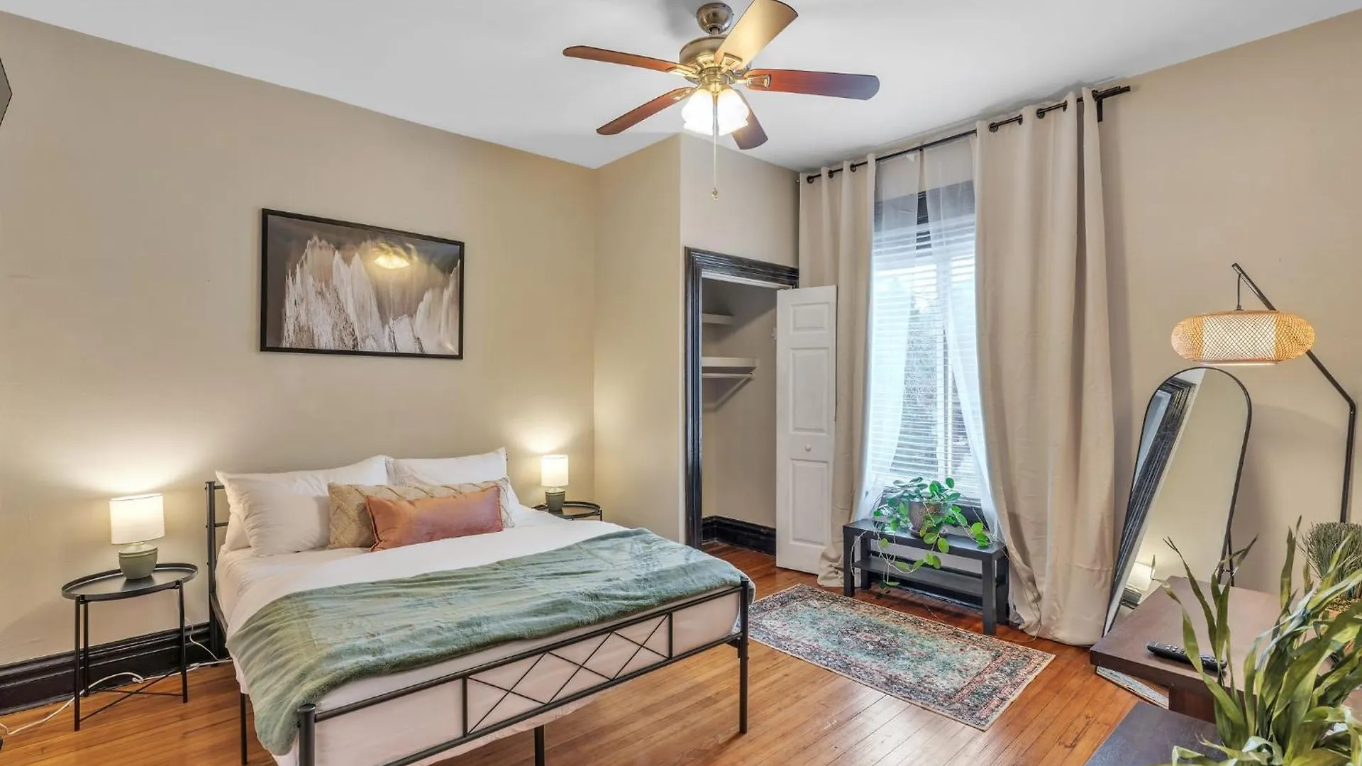 Chic Stl Townhome Saint Louis Apartment